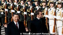 06.04.2023
Chinese President Xi Jinping, left, and France's President Emmanuel Macron review troops during a welcome ceremony at the Great Hall of the People in Beijing, China, Thursday, April 6, 2023. (AP Photo/Thibault Camus)