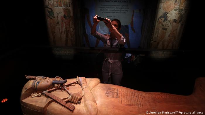 El sarcófago muestra inscripciones que maravillan a egiptólogos de todo el mundo