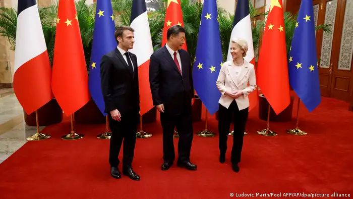 Frankreichs Präsident Macron besucht China - von der Leyen