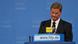 Der Bundesvorsitzende der FDP, Aussenminister Guido Westerwelle, blickt am Freitag (13.05.11) in der HanseMesse in Rostock bei seiner Rede auf dem Bundesparteitag der FDP nach unten. Bei dem Parteitag sollen wichtige Antraege zur Energiewende, zur Bildungs- und zur Europapolitik verabschiedet werden. Zudem soll die Parteispitze insgesamt neu aufgestellt werden. (zu dapd-Text) Foto: Clemens Bilan/dapd Der Bundesvorsitzende der FDP, Aussenminister Guido Westerwelle, blickt am Freitag (13.05.11) in der HanseMesse in Rostock bei seiner Rede auf dem Bundesparteitag der FDP nach unten. Bei dem Parteitag sollen wichtige Antraege zur Energiewende, zur Bildungs- und zur Europapolitik verabschiedet werden. Zudem soll die Parteispitze insgesamt neu aufgestellt werden. (zu dapd-Text) Foto: Clemens Bilan/dapd