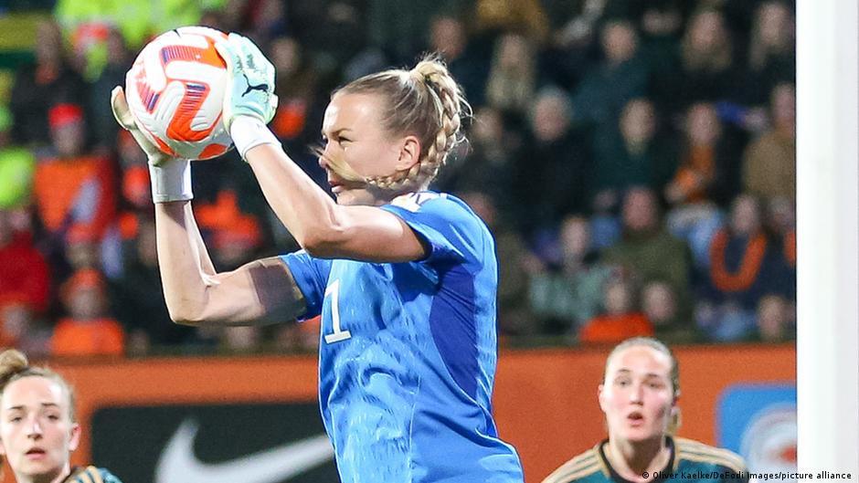 Tale of 2 keepers as Germany scrape by the Netherlands – DW – 04/07/2023 - Vimarsana News