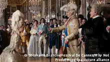 Jeanne du Barry (Maïwenn) und Johnny Depp (Louis XV) in dem Historienfilm Jeanne du Barry, der das Filmfestival von Cannes eröffnen wird. (zu dpa Johnny Depp wieder auf der Kinoleinwand: Eröffnungsfilm in Cannes) +++ dpa-Bildfunk +++