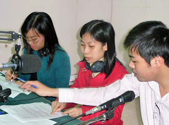 05.2011 DW-AKADEMIE Medienentwicklung Asien Vietnam Radiotraining Morgensendung 1