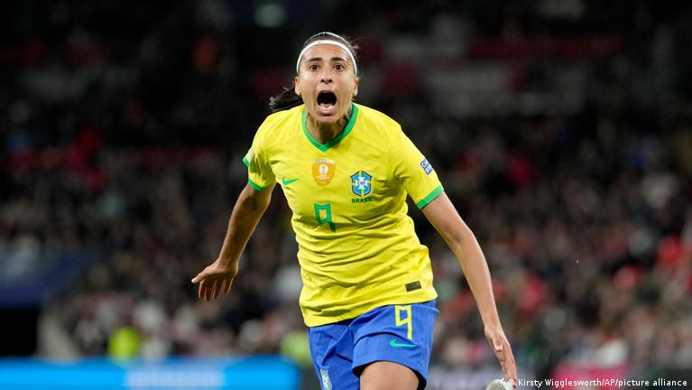 Best women's Brazilian player officially signed to Asian team 