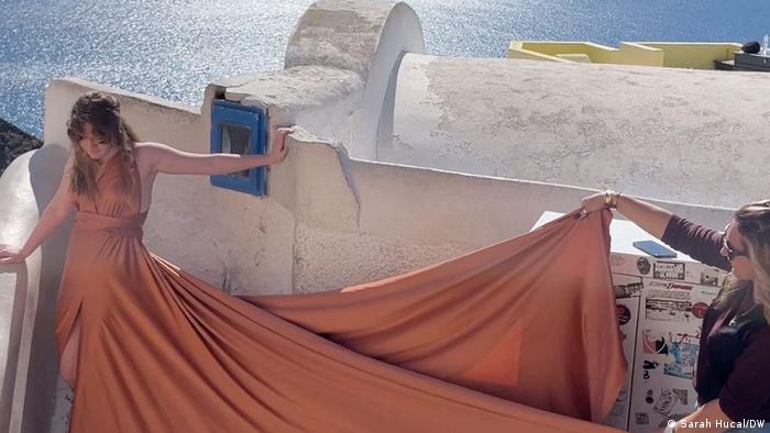 Fotoshootings sind auf Santorini selbst bei kühlen Temperaturen keine Seltenheit
