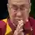 Tenzin Gyatso,14º dalai-lama em postura de prece