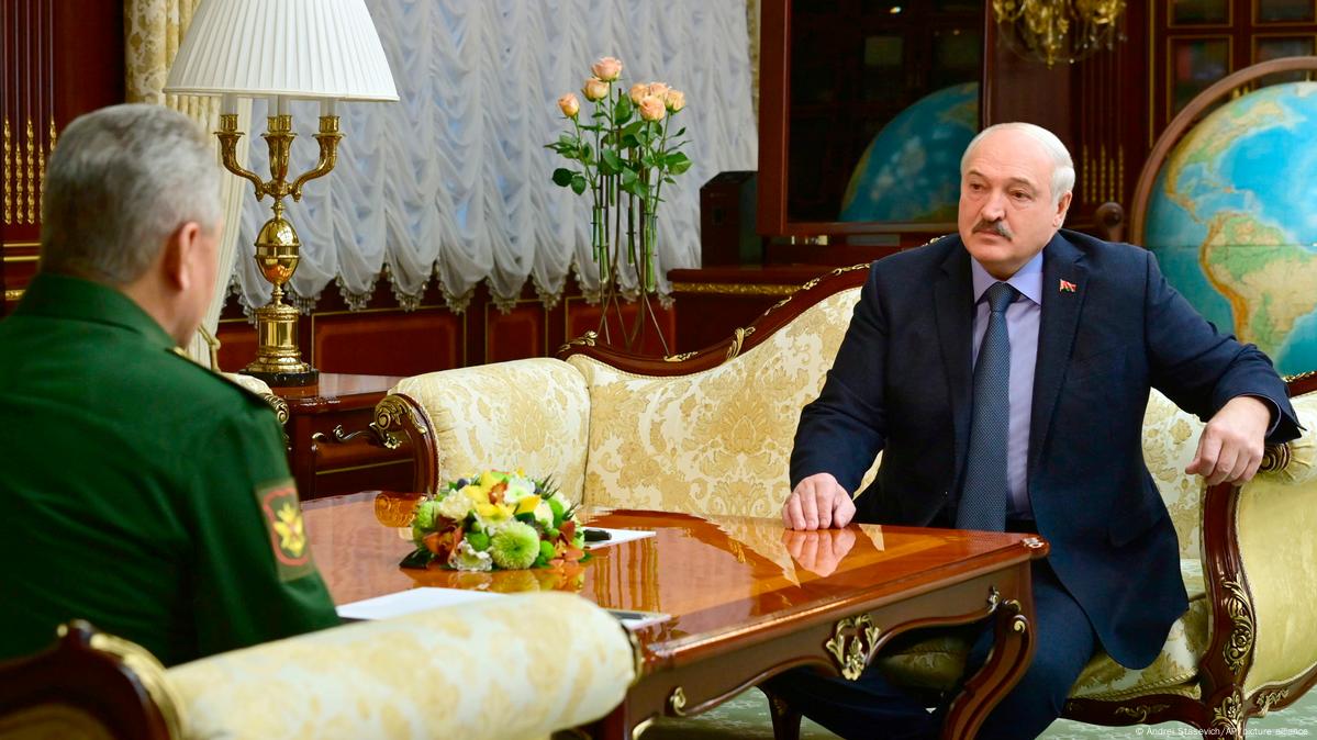 Belarus' Lukashenko Asks For Russian Security Guarantees – DW – 04/10/2023