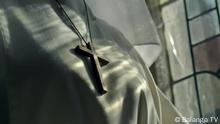 Titel: Gottes missbrauchte Dienerinnen
Bildbeschreibungen: Stills aus: Gottes missbrauchte Dienerinnen
Copyright: © Balanga TV
Schlagworte: Dokumentation, Vatikan, Kirche, katholisch, Papst, Skandal, Missbrauch, Ordensschwestern, sexuelle Gewalt
Sendedatum 09.05.2023
ACHTUNG: Verwendung nur im Zusammenhang mit der Doku