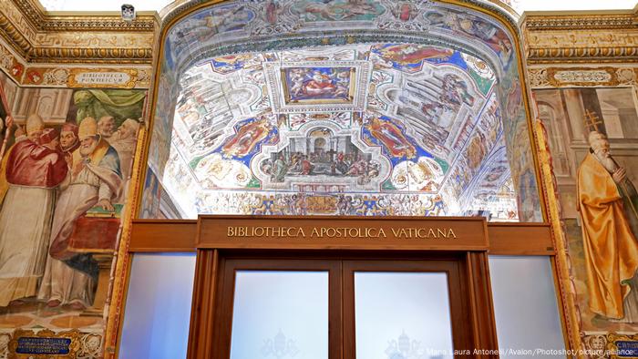 La Biblioteca Apostólica Vaticana, más conocida como Biblioteca Vaticana, es la biblioteca de la Santa Sede, situada en la Ciudad del Vaticano. 