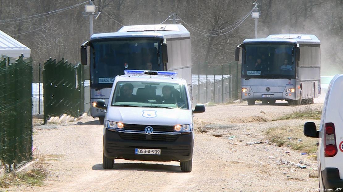 Автобуси со мигранти кои се враќаат од хрватската граница кон Липа