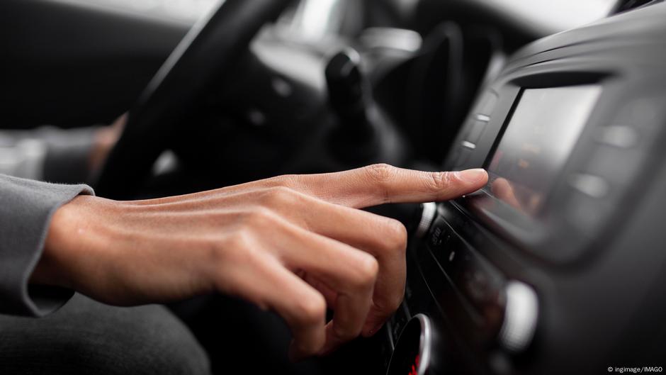 Modern cars are a data protection nightmare – DW – 10/12/2023