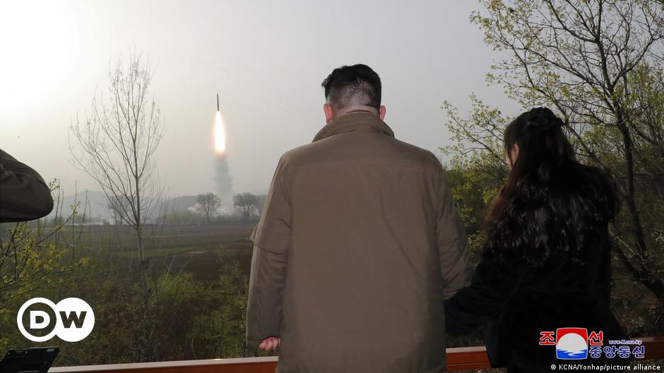 Korea Utara mendeklarasikan dirinya sebagai negara bertenaga nuklir – DW – 28/09/2023