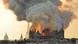 Frankreich Paris 2019 | Flammen und Rauch steigen aus der brennenden Notre-Dame-Kathedrale Frankreich Paris 2019 | Flammen und Rauch steigen aus der brennenden Notre-Dame-Kathedrale