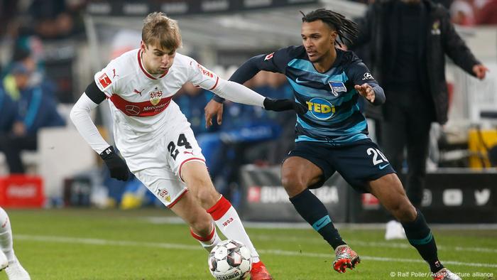 Match scene Borna Sosa in the jersey of VfB Stuttgart in December 2018