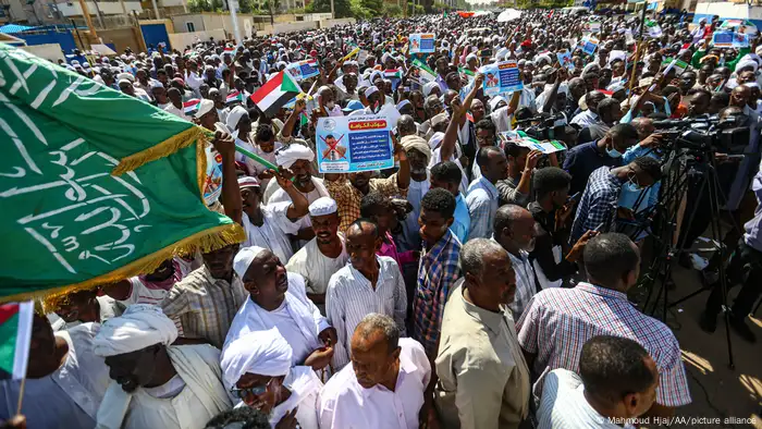 احتجاجات لإسلاميين أمام مقر بعثة الأمم المتحدة في الخرطوم. السودان في 29 أكتوبر / تشرين الأول 2022