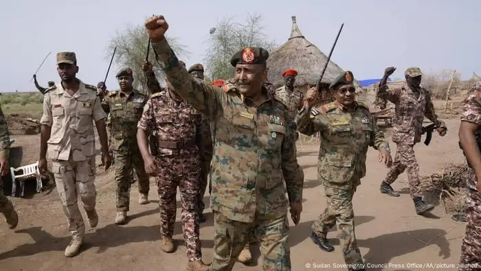 الفريق أول عبد الفتاح البرهان قائد الجيش السوداني ورئيس مجلس السيادة