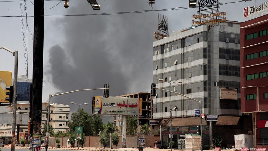 السودان.. الجيش يشن هجوما لاستعادة السيطرة على مناطق بالعاصمة