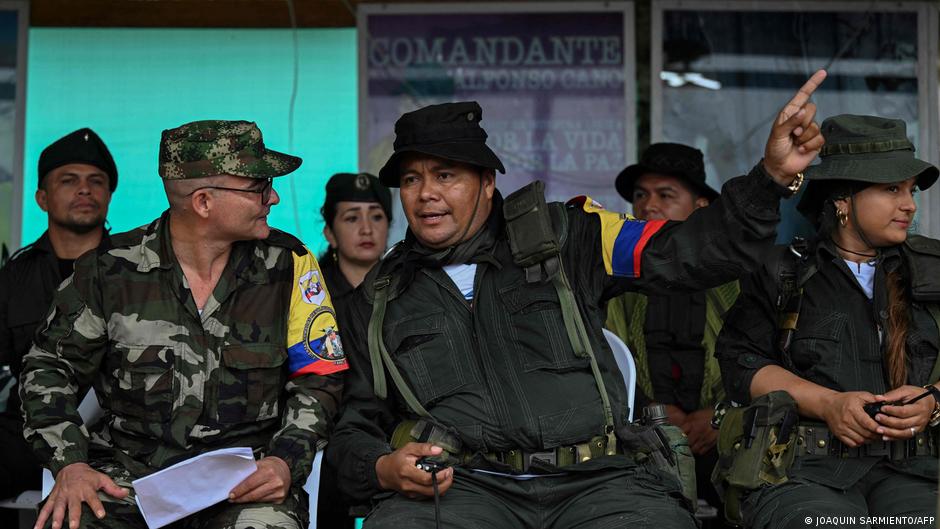 Petro ordena bombardear a disidencias de las FARC en Colombia