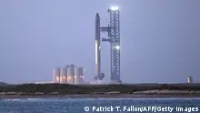 17.04.2023 *** The SpaceX Starship rocket stands on the launchpad ahead of its scheduled launch from the SpaceX Starbase in Boca Chica as seen from South Padre Island, Texas on April 17, 2023. - SpaceX is counting down to the first test flight on April 17 of Starship, the most powerful rocket ever built, designed to send astronauts to the Moon and Mars and beyond. (Photo by Patrick T. Fallon / AFP) (Photo by PATRICK T. FALLON/AFP via Getty Images)