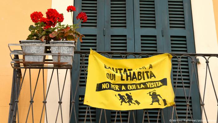 Transparent gegen Massentourismus und Ferienwohnungen in Palma de Mallorca Transparent gegen Massentourismus und Ferienwohnungen in Palma de Mallorca