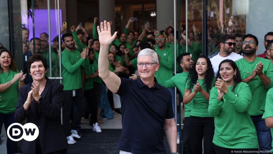 Apple Opens First Flagship Store In India DW 04 18 2023   65354592 6 