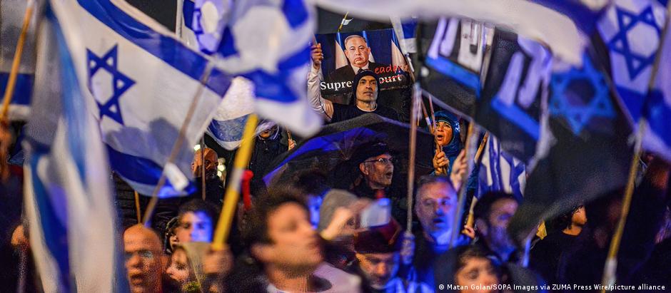 Aniversário do Estado de Israel é marcado por protestos contra mudanças a Justiça 