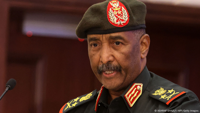 Porträt von Sudans Militärmachthaber Abdel Fattah al-Burha mit Barett