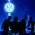 Логотип Volkswagen на автосалоне в Шанхае (фото из архива)
