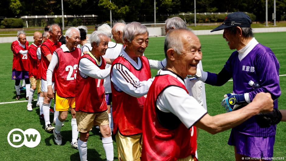 for-japan-s-senior-soccer-players-80-is-the-new-50-dw-04-22-2023
