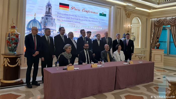 20日，德国萨克森州科研部长率领代表团在台湾召开新闻会。