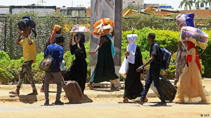 Sudan Khartum | Flucht Bewohner vor Kämpfen (Foto: AFP)
