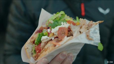 Der Döner Kebap gehört zu den bekanntesten und beliebtesten Streetfood-Gerichten in Deutschland.