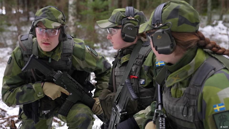 瑞典的强制兵役制度曾经在2010年取消，但在2017年恢复