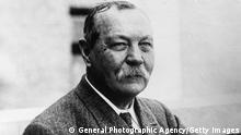 circa 1925: Scottish writer of detective stories and historical romances Sir Arthur Conan Doyle (1859 - 1930), creator of Sherlock Holmes. (Photo by General Photographic Agency/Getty Images)