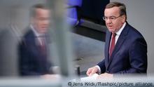 Aktuell,20.04.2023 Berlin, Verteidigungsminister Boris Pistorius (SPD) im Portrait bei seiner Rede zur Vorstellung des 'Jahresbericht 2022 der Wehrbeauftragten' bei der 97. Sitzung des Deutschen Bundestag in Berlin