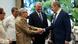 Sergei Lavrov, Raúl Castro y Miguel Díaz-Canel, estrechan manos en La Habana (imagen de archivo).
