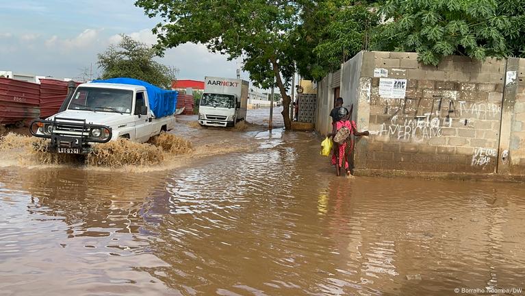 Chuvas Deixam Seis Mortos E 5.000 Casas Inundadas Em Luanda – DW – 21 ...