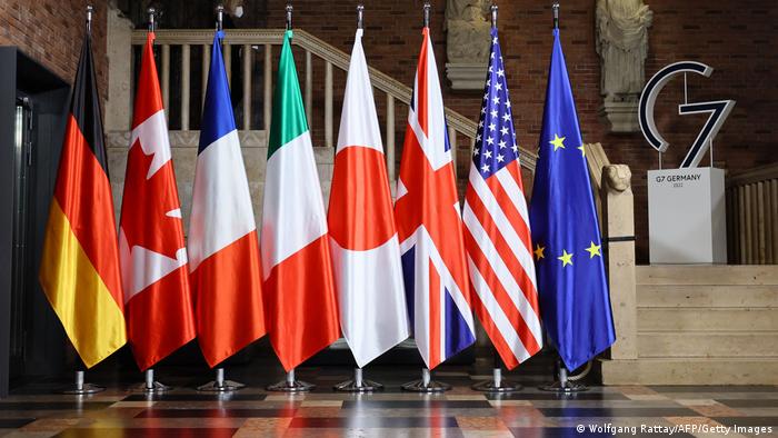Die G7-Flaggen: Deutschland, Kanada, Frankreich, Italien, Japan, Großbritannien, USA und die Europaflagge