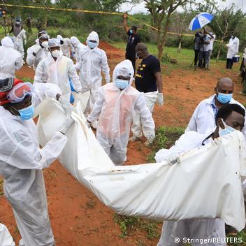 Kenya: Police exhume 21 bodies in starvation cult probe – DW – 04/23/2023
