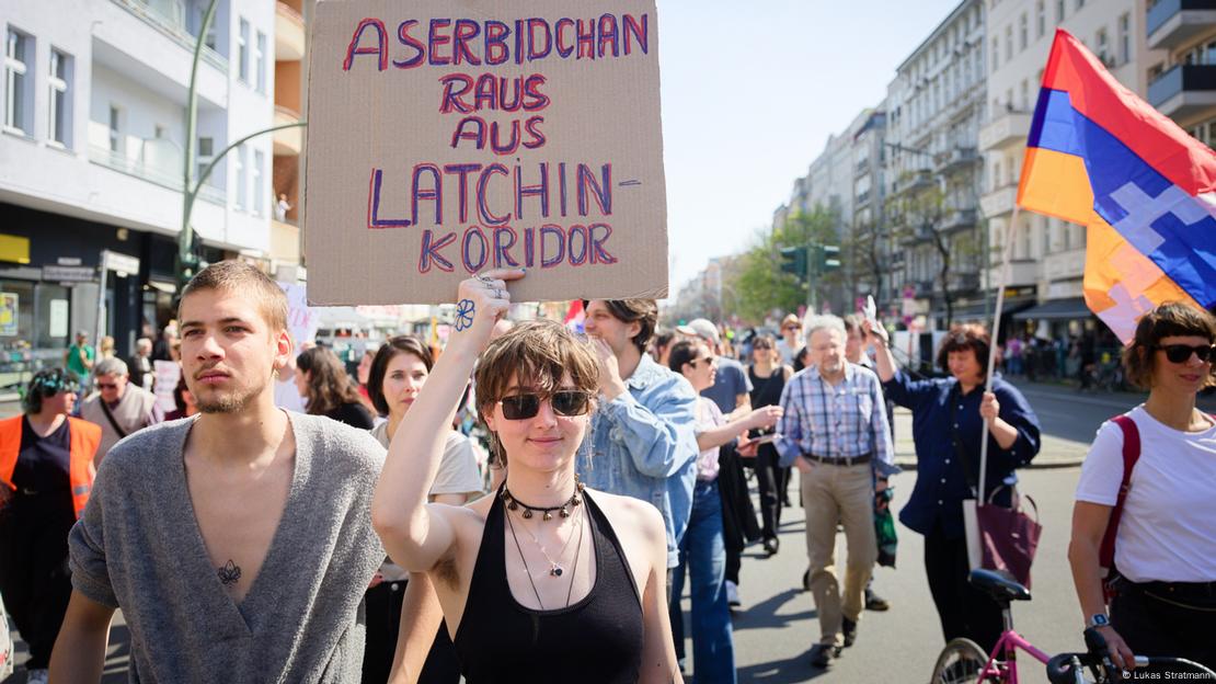 Protesta në Berlin kundër ngritjes së pikës së kontrollit nga Azerbajxhani  