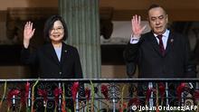 Presidente de Guatemala llega en visita oficial a Taiwán