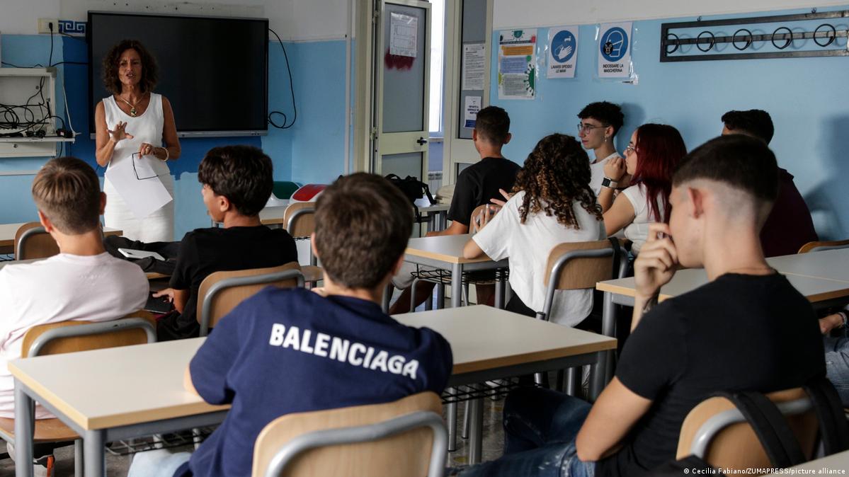 School 10th Class Sex Videos - Italy shies away from sex education â€“ DW â€“ 04/23/2023