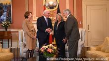 Bundespräsident Frank-Walter Steinmeier (2.v.l) und seine Frau Elke Büdenbender (l) treffen Mary Simon, Generalgouverneurin und Oberbefehlshaberin von Kanada, und deren Mann Whit Fraser in Rideau Hall. Ziel der Reise ist, es die deutsch-kanadischen Beziehungen in schwierigen politischen und wirtschaftlichen Zeiten zu stärken.