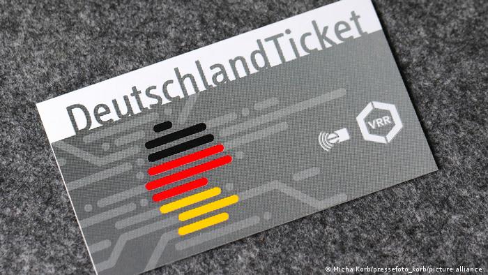 Deutschlandticket / Das Foto zeigt ein 49-Euro-Ticket
