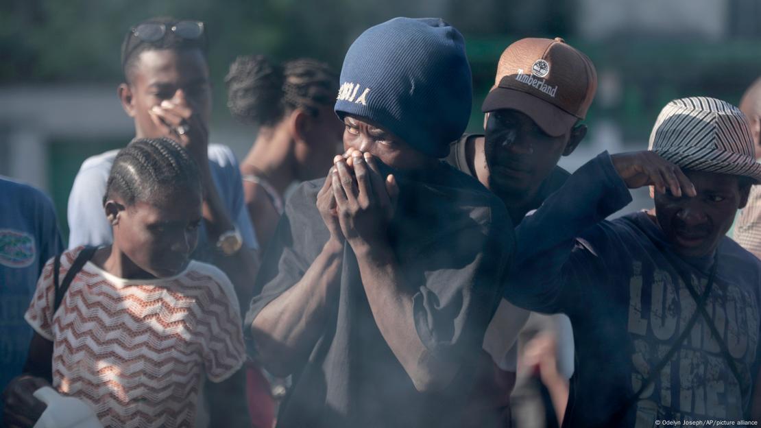 Haitianos assistem incrédulos à linchamento de suspeitos