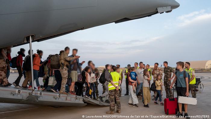 Französische Bürger aus dem Sudan treffen in Dschibuti ein