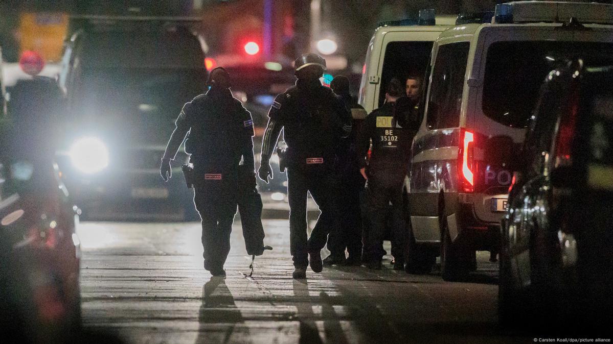 Berlin: Hostage crisis ends with suspect taking own life – DW – 04/25/2023