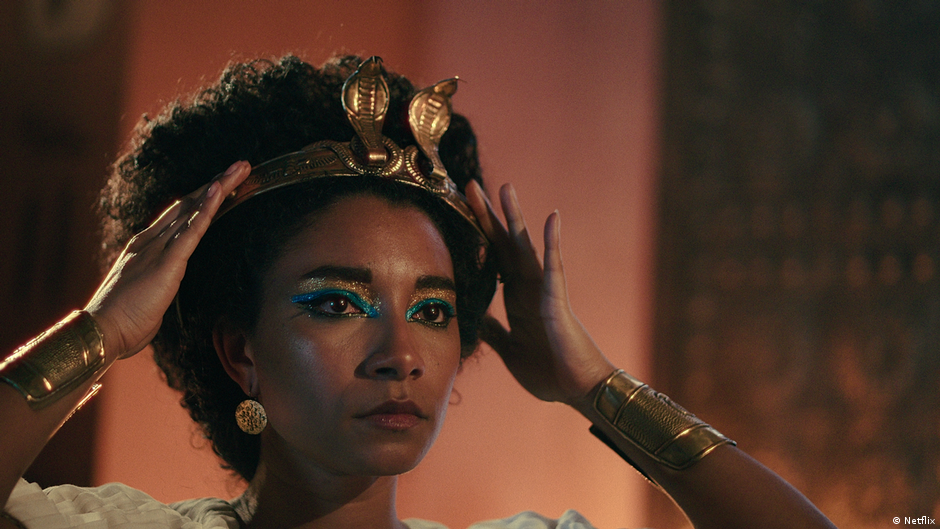 Netflix's 'Cleopatra' criticized in Egypt over skin color – DW – 05/10/2023 - Vimarsana News