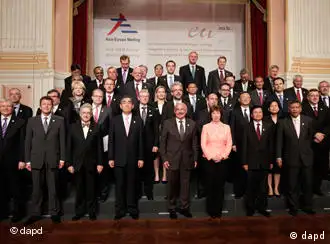 European Union and Asian Foreign Ministers pose during a group photo at the Royal Palace of Godollo, during the 10th Asia-Europe Foreign Ministers Meeting (ASEM), in the town of Godollo, east of Budapest, Hungary, Monday, June 6, 2011. (Foto:Yves Logghe/AP/dapd)