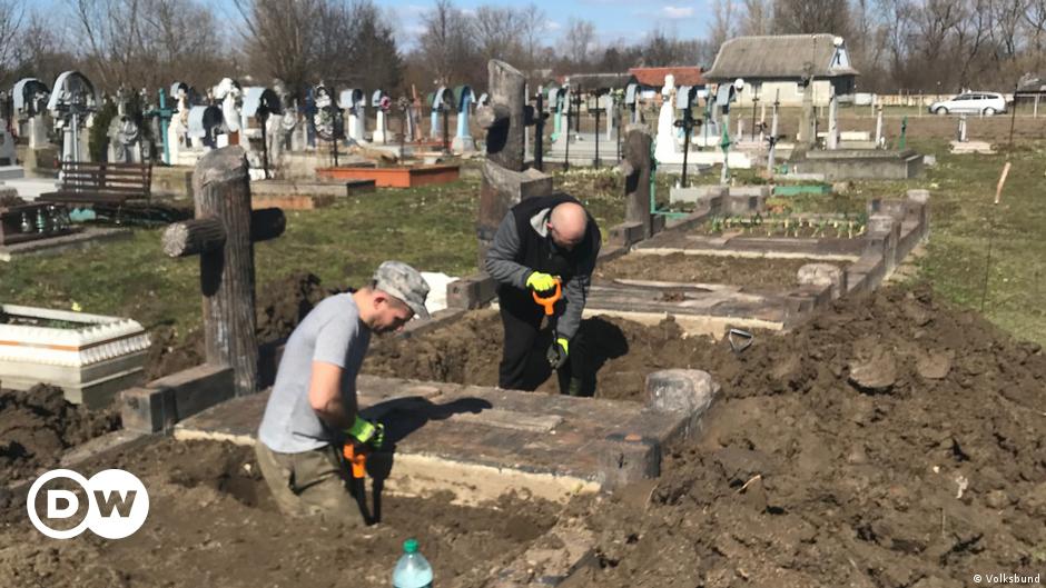 Ukrainian soldiers find remains of German WWII soldiers
